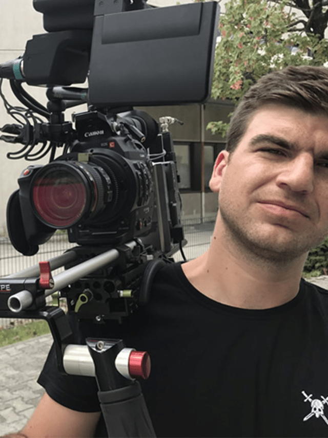 SEO Text TMC Production Seit mehr als 25 Jahren produzieren wir hochwertige TV-Sendungen, Reportagen und Magazinbeiträge, aber auch Imagefilme und Werbung. Wir machen Fernsehen, wir machen Videos, wir machen Spots und Clips und vieles, vieles mehr. Wenn Sie Ideen haben, setzen wir sie um. Wenn Ihnen die Idee ausgehen oder Sie Inspiration suchen, machen wir Vorschläge. Für alles, was mit Film zu tun hat, und in allen Bereichen, die sich rings um dieses Thema gruppieren. Sprechen Sie uns an. Kameramann Kamera Film Video Spot Idee Videograph Movie Entertainment Chlip Bewerbung Kreativ Agentur Team Bühne EB-Teams Hochzeitsvideo TV-Filme Drohnenaufnahmen Fernsehproduktion Electronic Presskit Imagefilm Industriefilm Flugaufnahmen Produktion Schnitt Bearbeiten Film schneiden Karriere Über uns Kontakt Filmproduktion Videoproduktion TMC Thomas Morgott Production TMCProduction München Videoagentur Videoagent Szene Szenerie