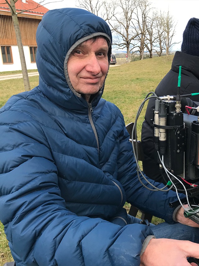 SEO Text TMC Production Seit mehr als 25 Jahren produzieren wir hochwertige TV-Sendungen, Reportagen und Magazinbeiträge, aber auch Imagefilme und Werbung. Wir machen Fernsehen, wir machen Videos, wir machen Spots und Clips und vieles, vieles mehr. Wenn Sie Ideen haben, setzen wir sie um. Wenn Ihnen die Idee ausgehen oder Sie Inspiration suchen, machen wir Vorschläge. Für alles, was mit Film zu tun hat, und in allen Bereichen, die sich rings um dieses Thema gruppieren. Sprechen Sie uns an. Kameramann Kamera Film Video Spot Idee Videograph Movie Entertainment Chlip Bewerbung Kreativ Agentur Team Bühne EB-Teams Hochzeitsvideo TV-Filme Drohnenaufnahmen Fernsehproduktion Electronic Presskit Imagefilm Industriefilm Flugaufnahmen Produktion Schnitt Bearbeiten Film schneiden Karriere Über uns Kontakt Filmproduktion Videoproduktion TMC Thomas Morgott Production TMCProduction München Videoagentur Videoagent Szene Szenerie